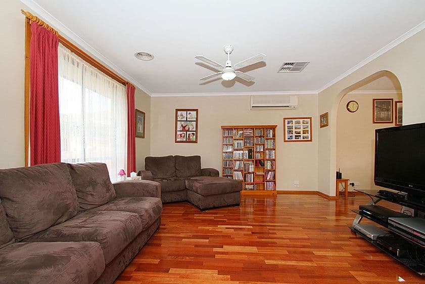 7 Senior Close, MILL PARK VIC 3082, Mill Park - Thumbnail 4