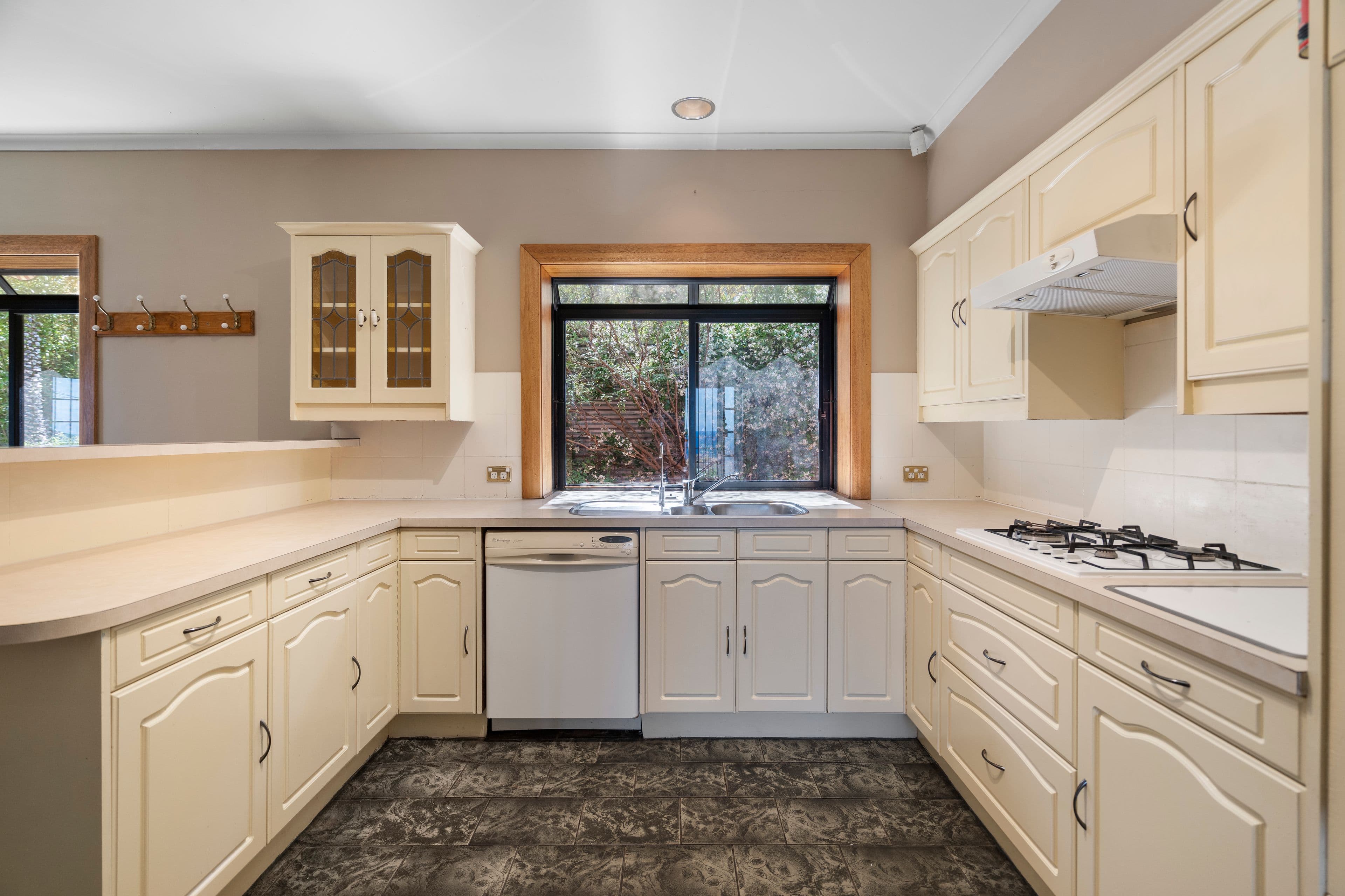 92 Jervois Terrace, Marino SA 5049, Marino - Thumbnail 6