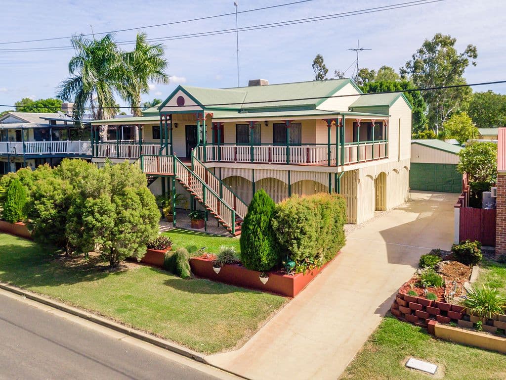 36 Riverview Street, Emerald QLD 4720, Emerald - Thumbnail 2