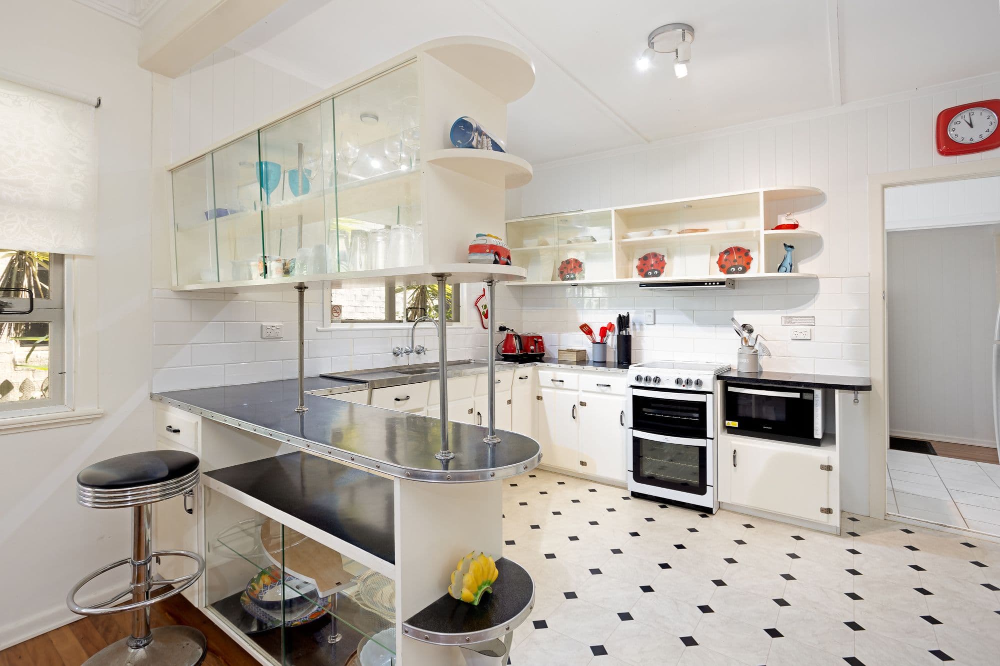 355 Scarborough Road, Scarborough QLD 4020, Scarborough - Thumbnail 2