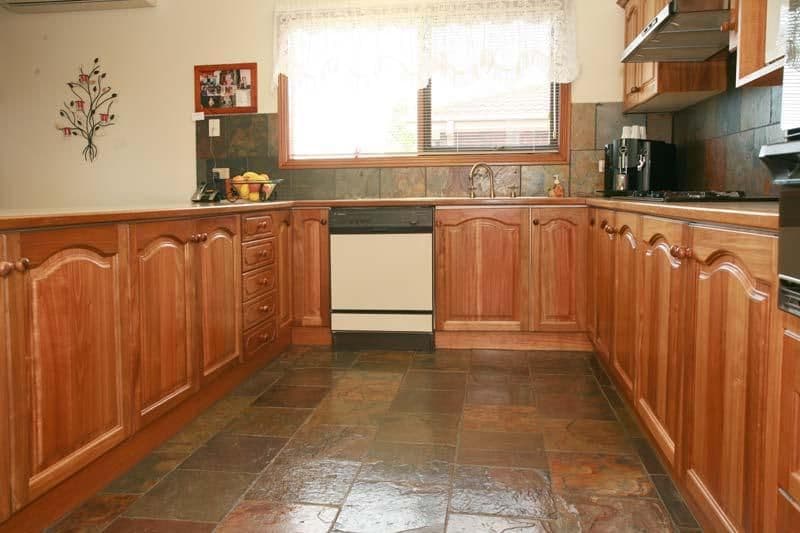 8 Kenross Drive, WHEELERS HILL VIC 3150, Wheelers Hill - Thumbnail 2