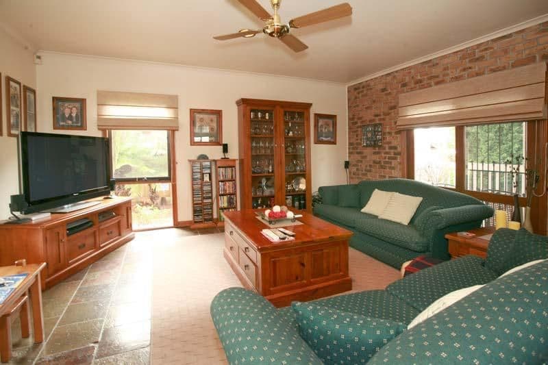 8 Kenross Drive, WHEELERS HILL VIC 3150, Wheelers Hill - Thumbnail 3