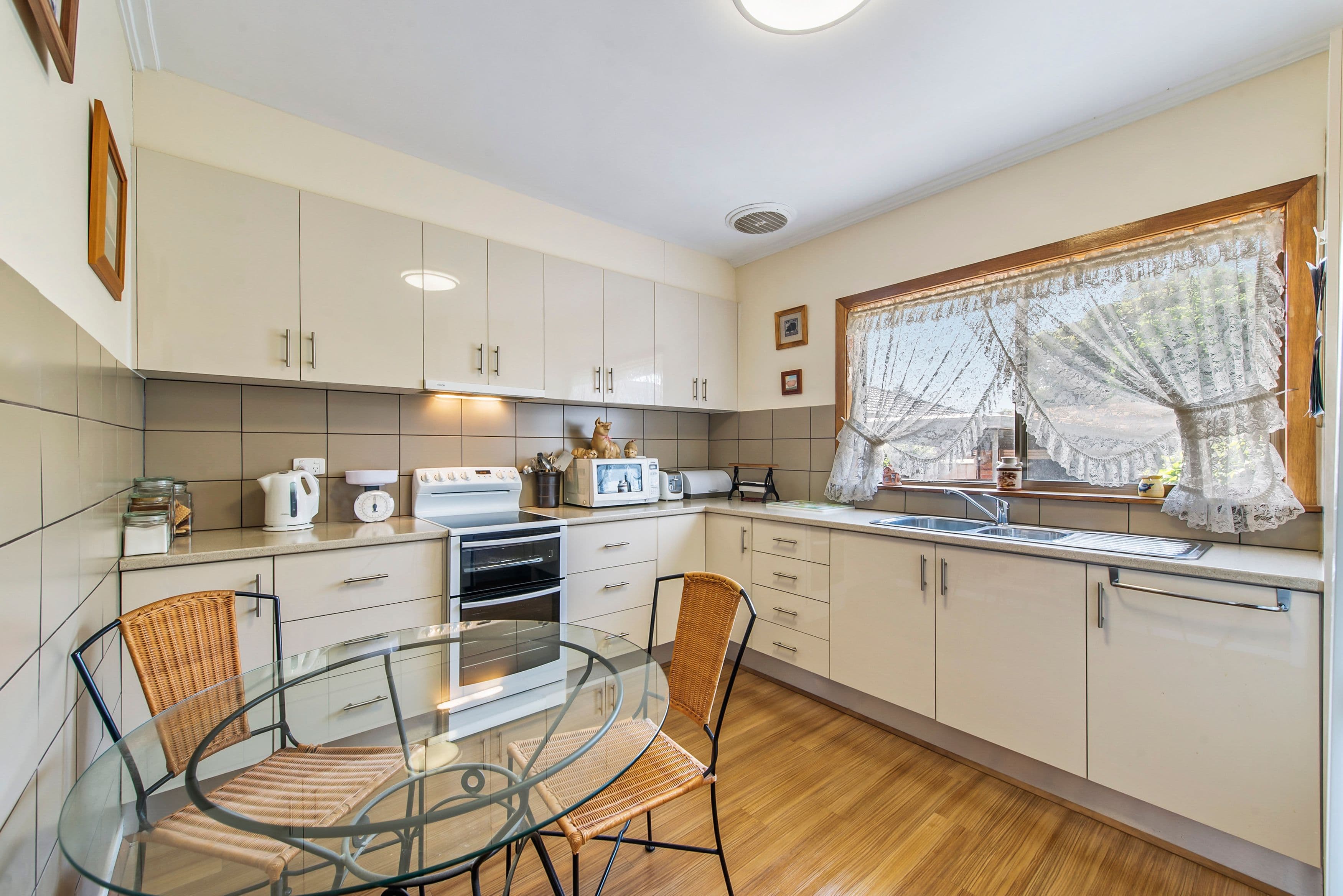 76 Ivanhoe Avenue, St Albans VIC 3021, St Albans - Thumbnail 2
