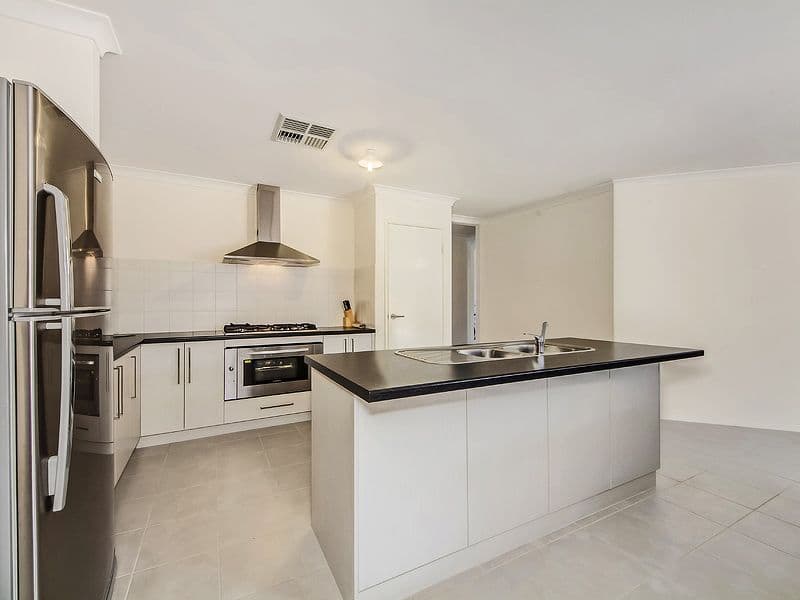 386 Peelwood Parade, HALLS HEAD WA 6210, Halls Head - Thumbnail 4