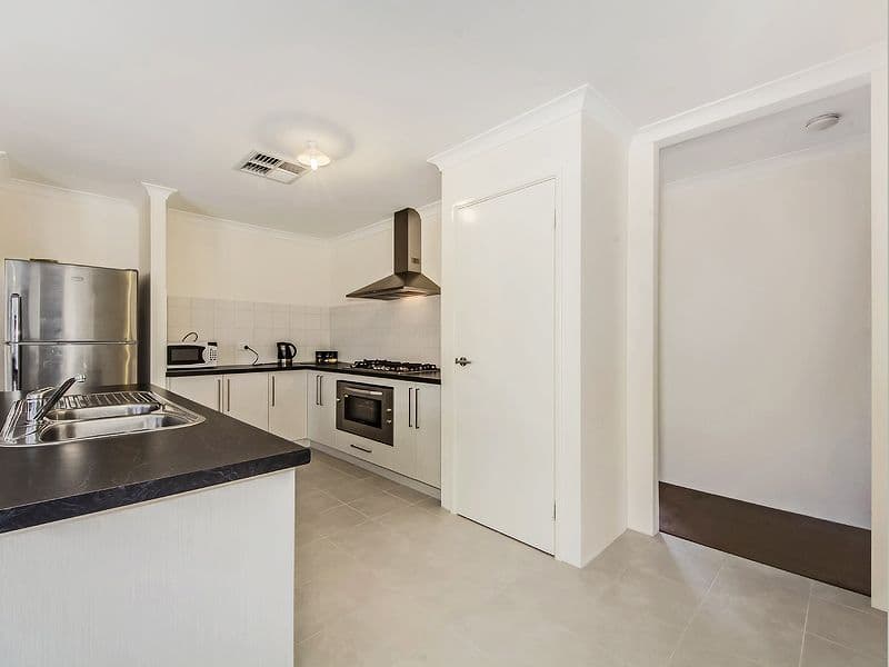 386 Peelwood Parade, HALLS HEAD WA 6210, Halls Head - Thumbnail 5