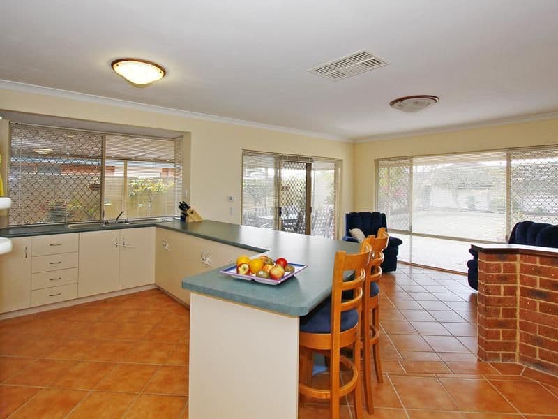 5 Blina Cove, BALLAJURA WA 6066, Ballajura - Image 1
