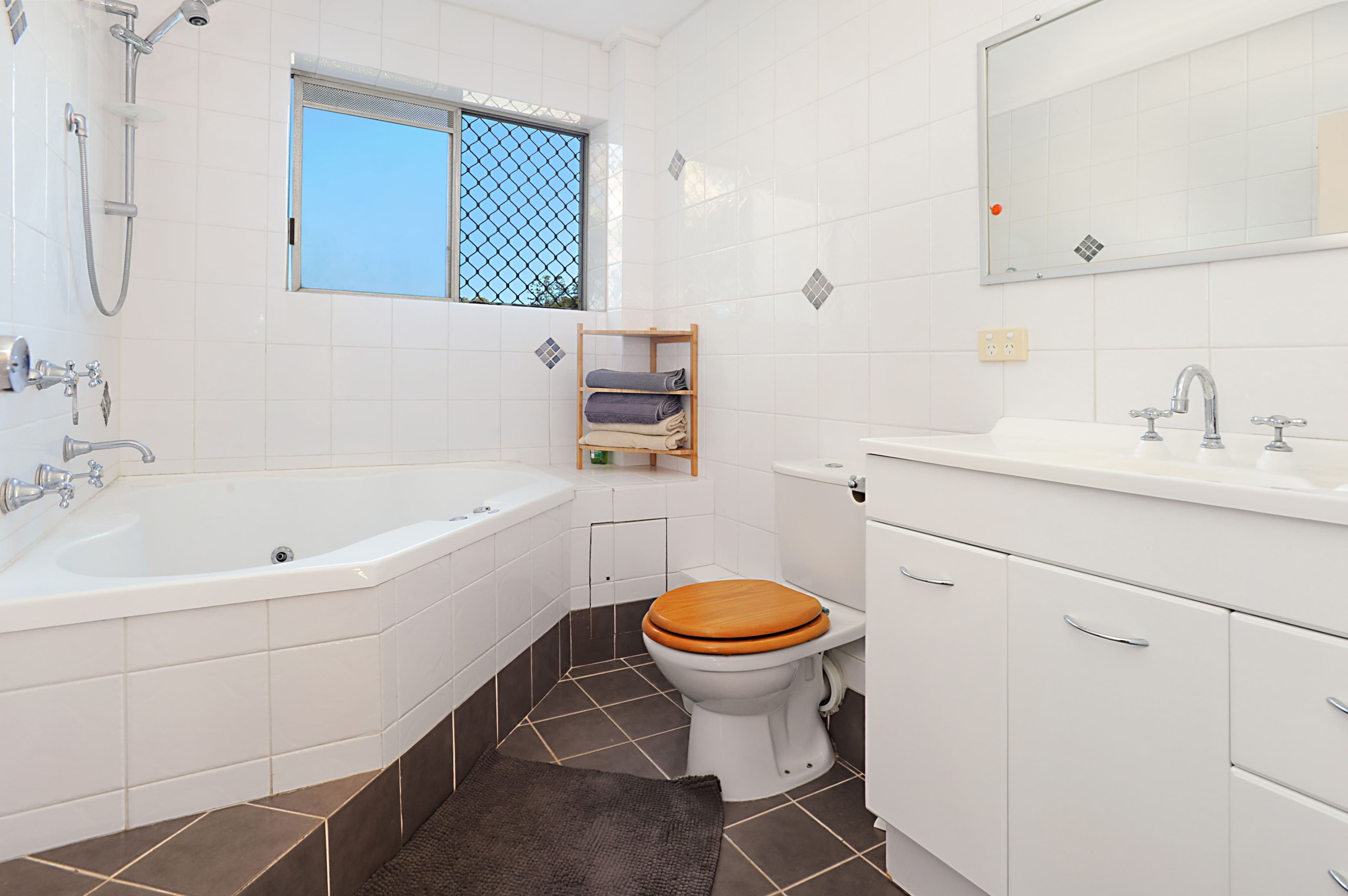 11 Huxley Avenue, Alderley QLD 4051, Alderley - Thumbnail 3