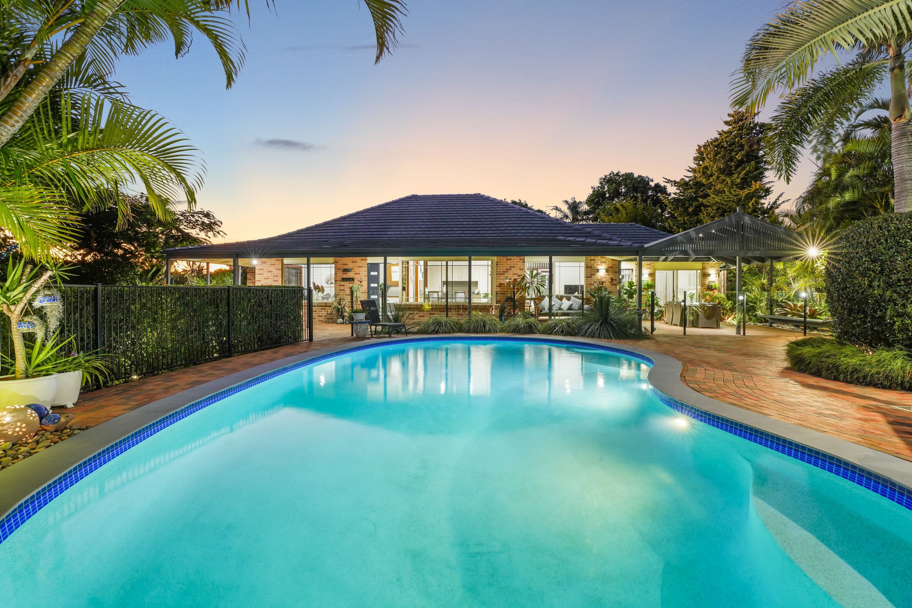 10 Beaconsfield Drive, Burleigh Waters QLD 4220, Burleigh Waters - Thumbnail 2