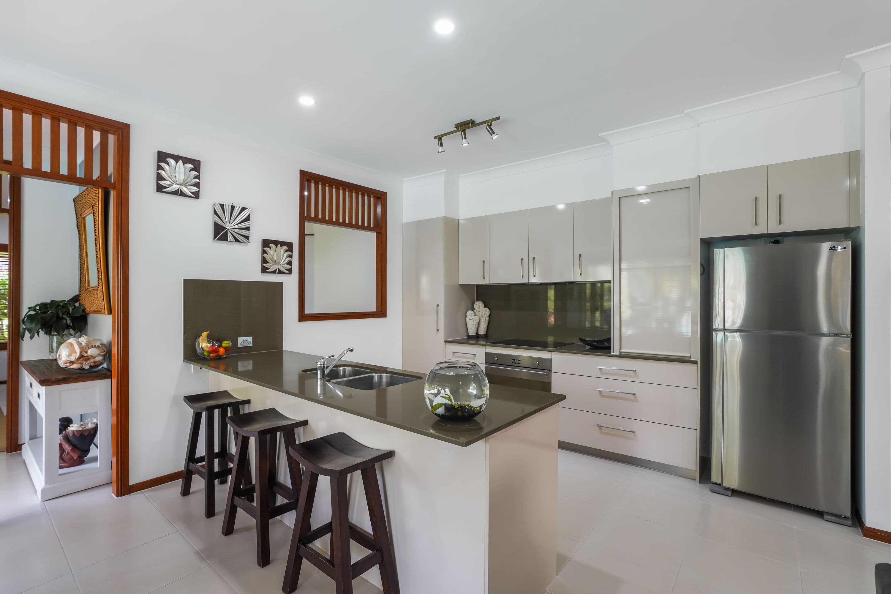 10 Beaconsfield Drive, Burleigh Waters QLD 4220, Burleigh Waters - Thumbnail 6
