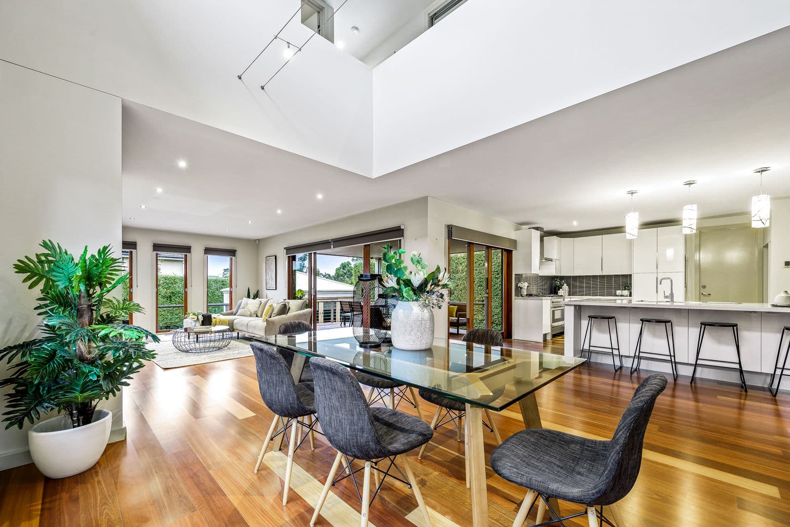 14 Avonhurst Drive, Glen Waverley VIC 3150, Glen Waverley - Thumbnail 4