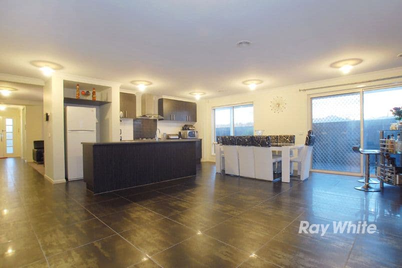 11 Kingdom Drive, CRANBOURNE VIC 3977, Cranbourne - Thumbnail 3