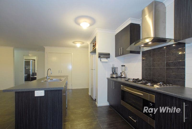 11 Kingdom Drive, CRANBOURNE VIC 3977, Cranbourne - Thumbnail 8