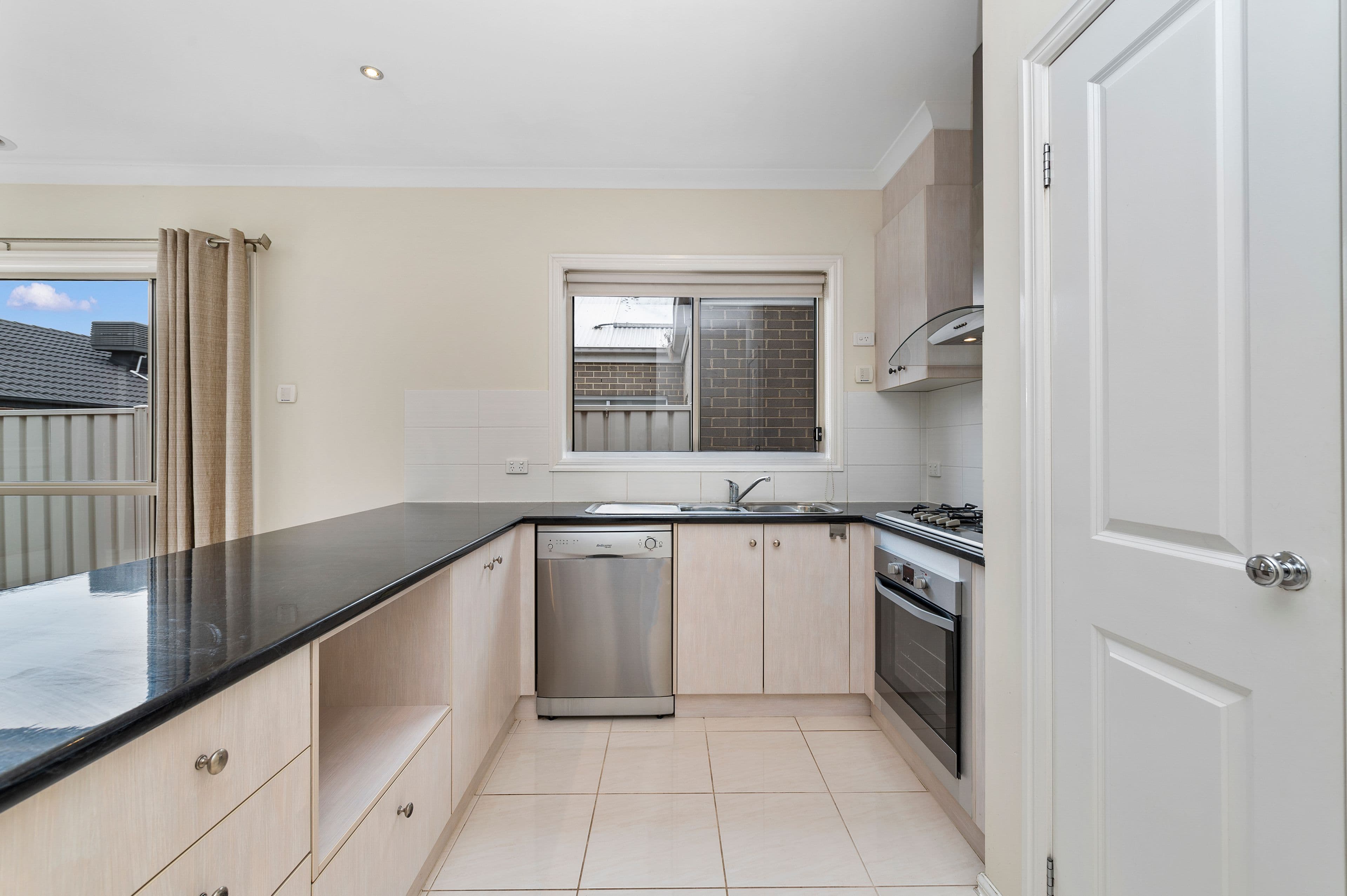25 Daly Circuit, Caroline Springs VIC 3023, Caroline Springs - Thumbnail 3