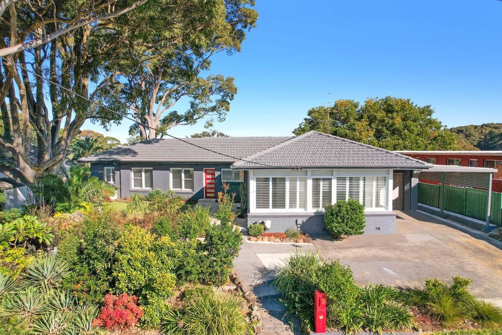 9 Pine Crescent, Coniston - Image 1