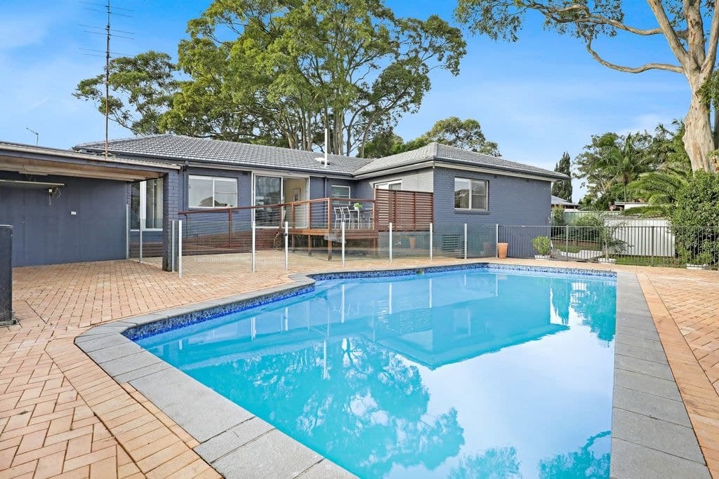 9 Pine Crescent, Coniston - Thumbnail 3