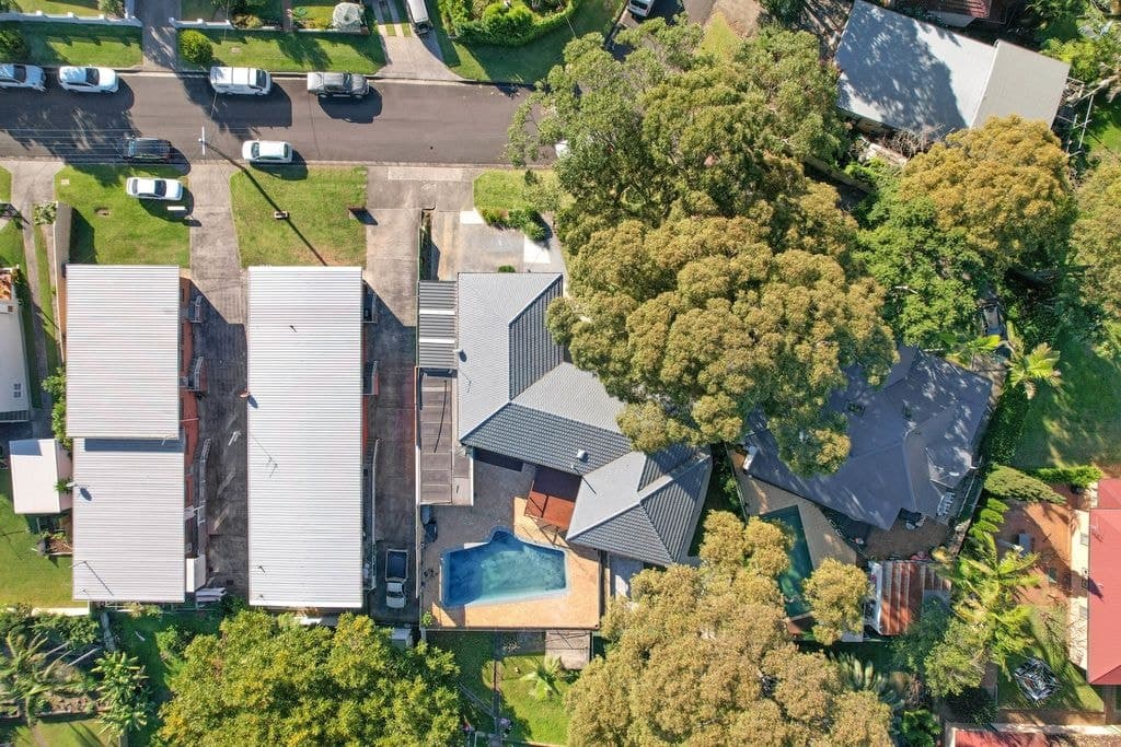 9 Pine Crescent, Coniston - Thumbnail 4