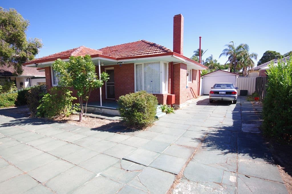 39 Curlington Crescent, BALGA WA 6061, Balga - Thumbnail 2