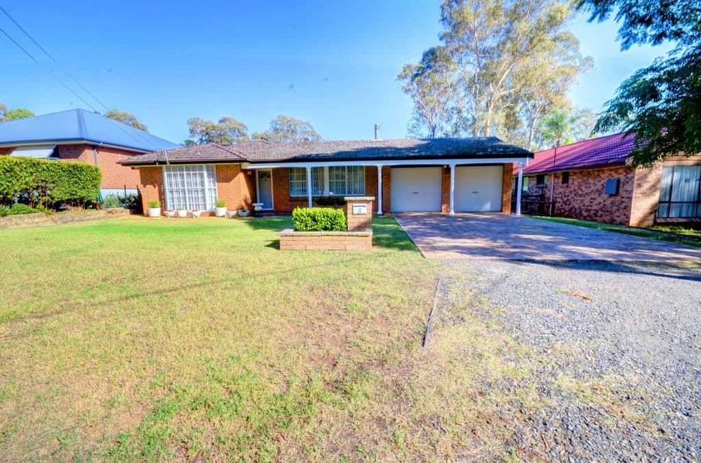 8 Swaine Drive, Wilton - Thumbnail 2