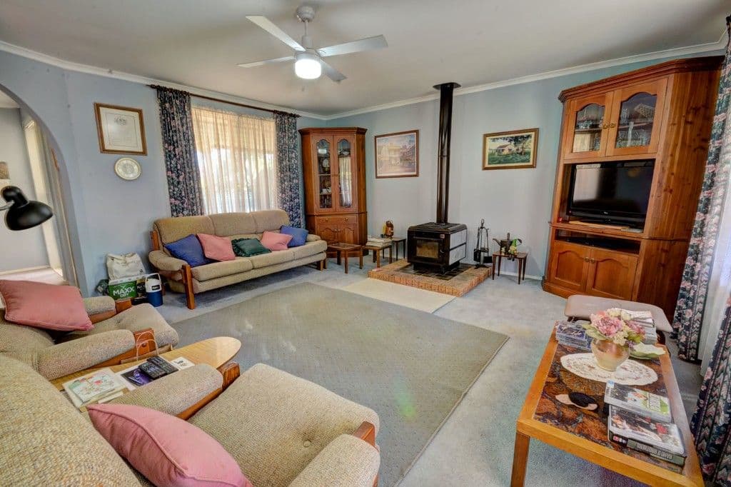 8 Swaine Drive, Wilton - Thumbnail 3