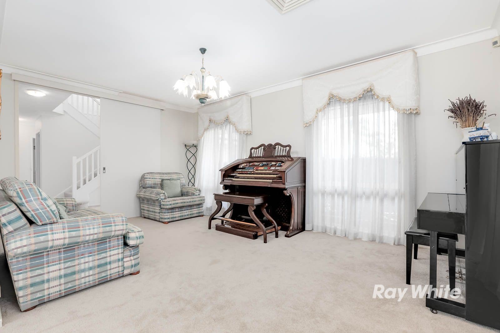 14 Somerset Way, Castle Hill - Thumbnail 2