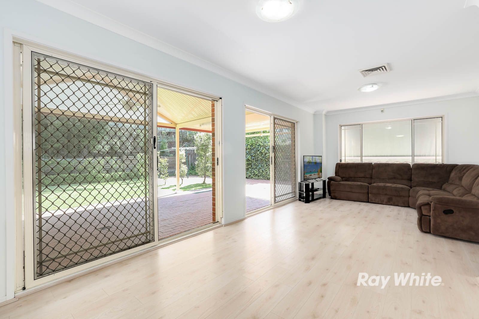 14 Somerset Way, Castle Hill - Thumbnail 4
