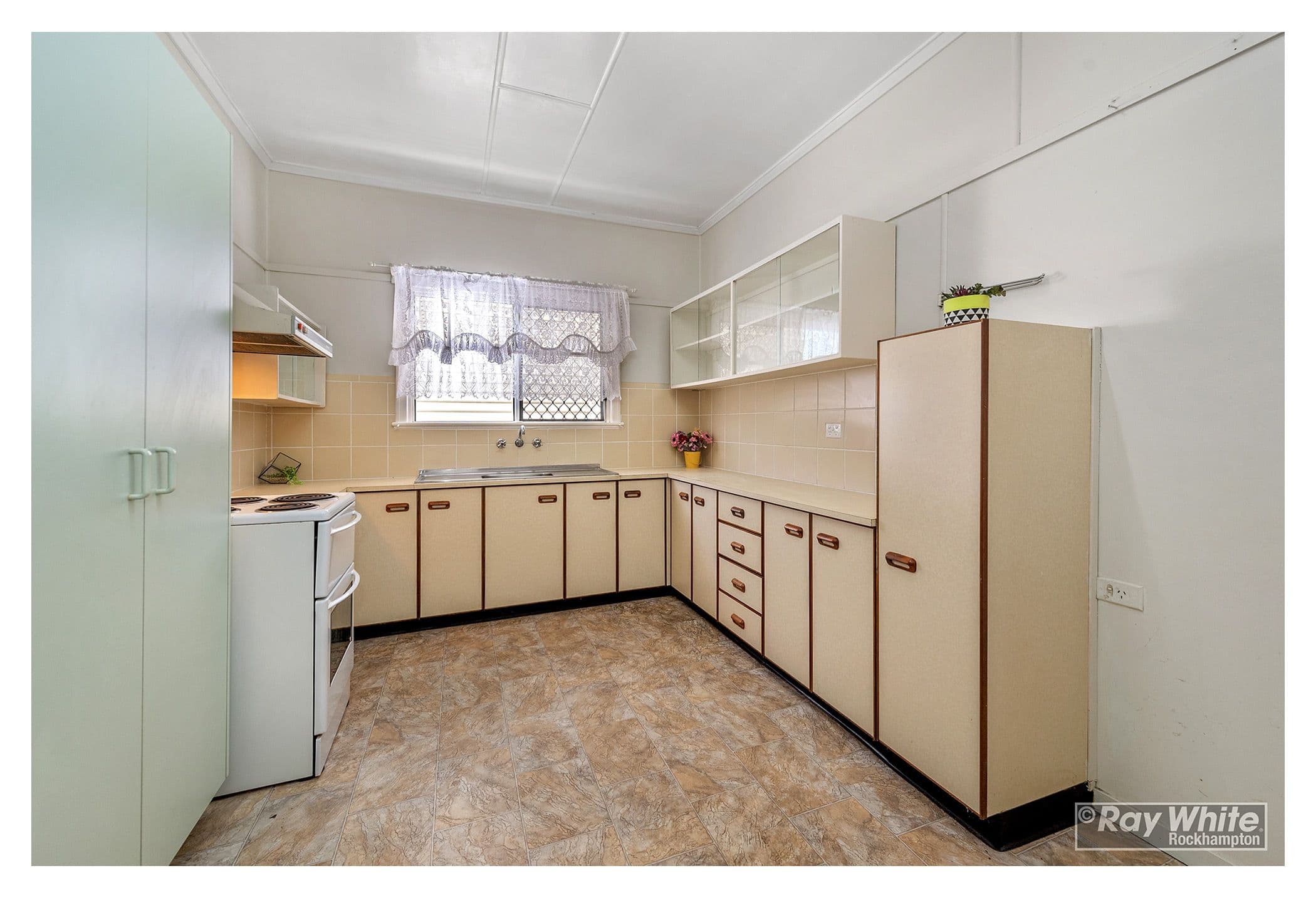 16 Tung Yeen Street, Park Avenue QLD 4701, Park Avenue - Thumbnail 5