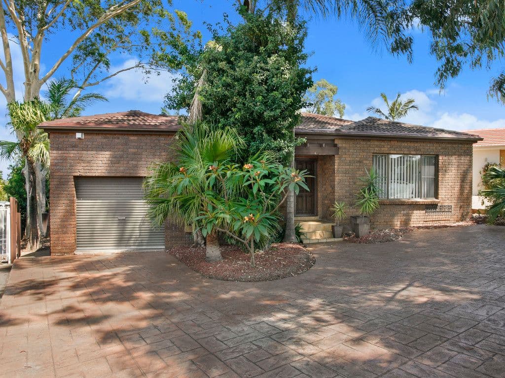 4 Aramon Close, Edensor Park - Thumbnail 2