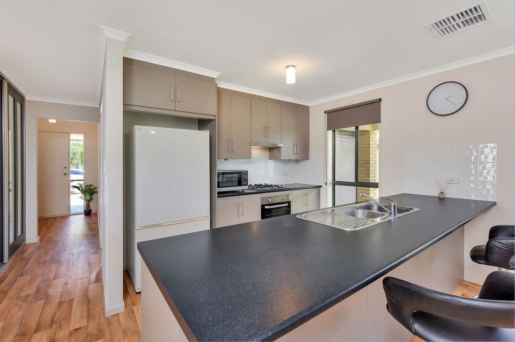 8 Shell Street, Seaford Meadows SA 5169, Seaford Meadows - Thumbnail 2