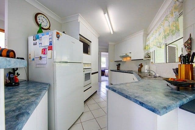 77 Marina Drive, BUSHLAND BEACH QLD 4818, Bushland Beach - Thumbnail 5