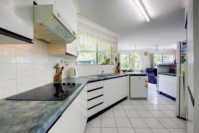 77 Marina Drive, BUSHLAND BEACH QLD 4818, Bushland Beach - Thumbnail 6