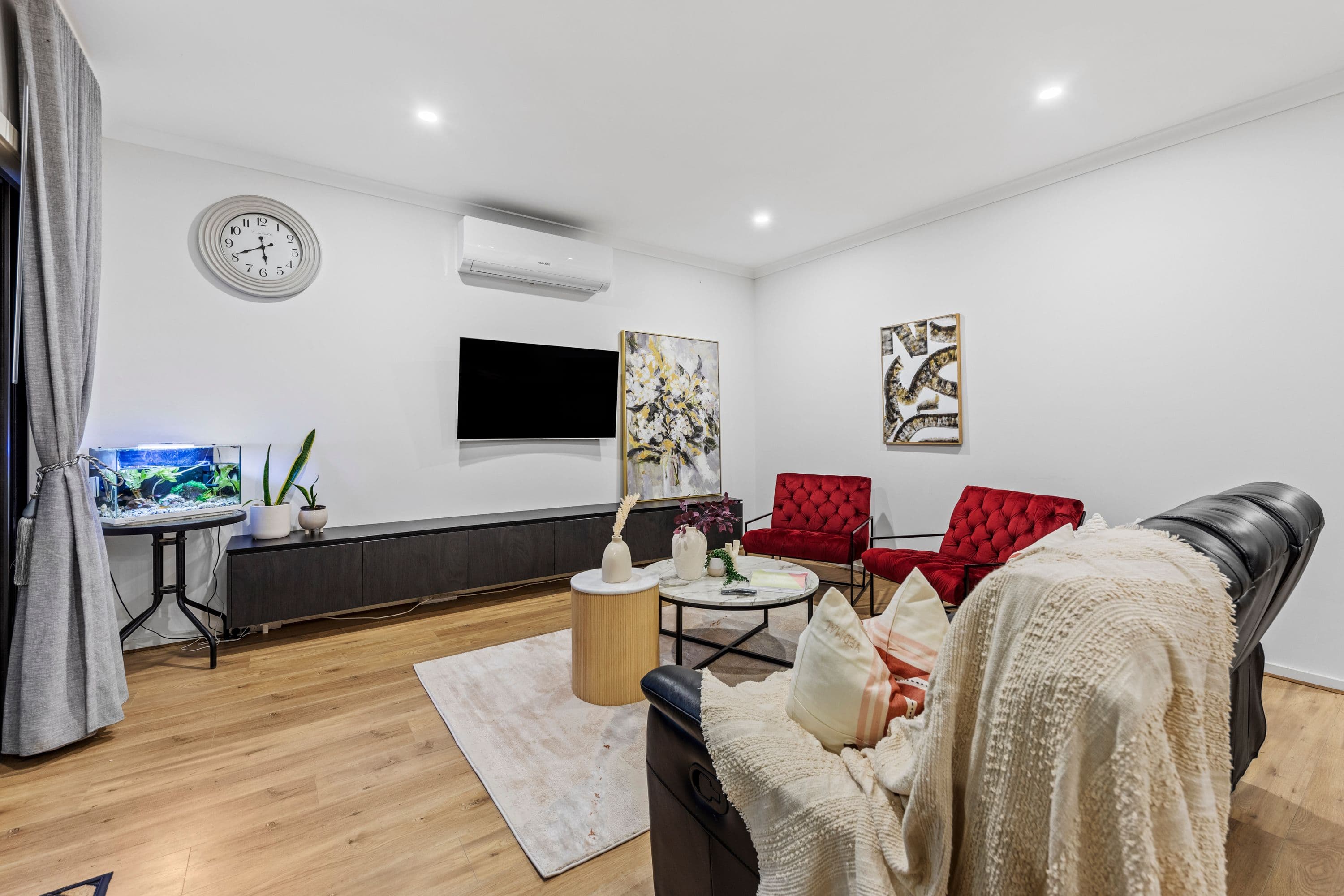 35 Evica Road, Clyde North VIC 3978, Clyde North - Thumbnail 4