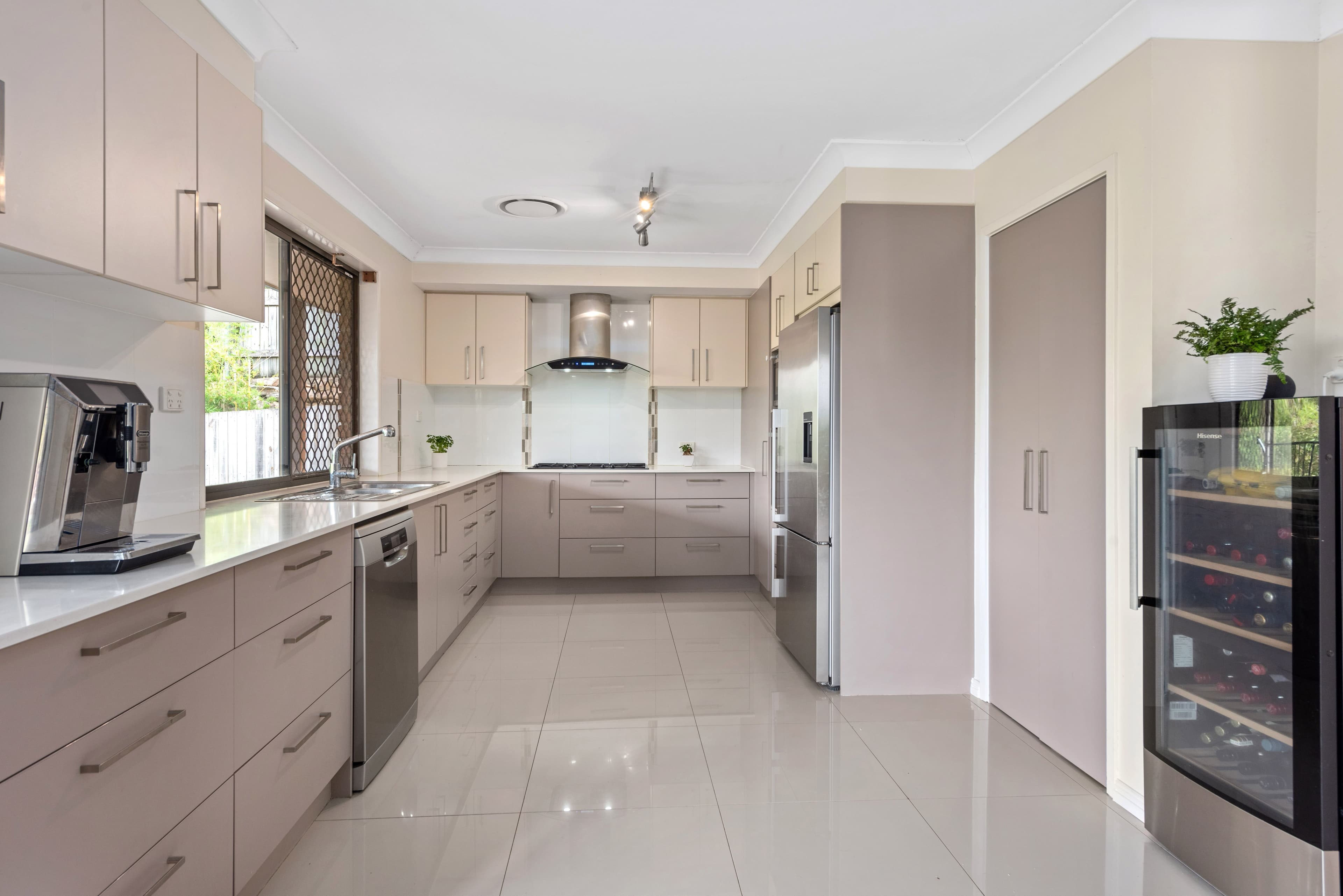 9 Carnarvon Court, Everton Hills QLD 4053, Everton Hills - Thumbnail 5