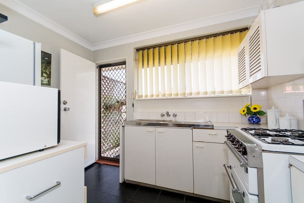 8 Zenith Avenue, Chermside QLD 4032, Chermside - Thumbnail 4