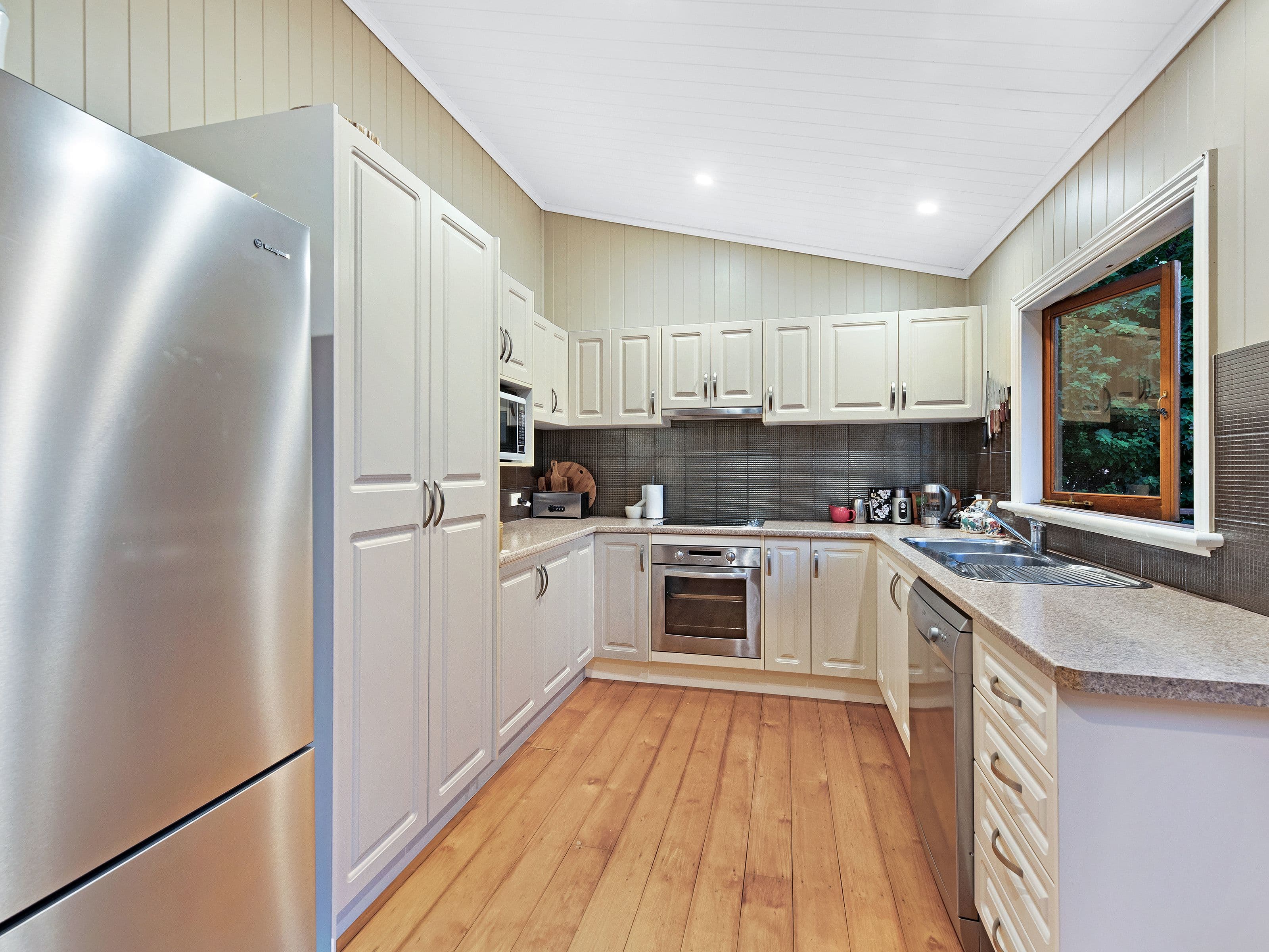 6 Frost Street, North Ipswich QLD 4305, North Ipswich - Thumbnail 6