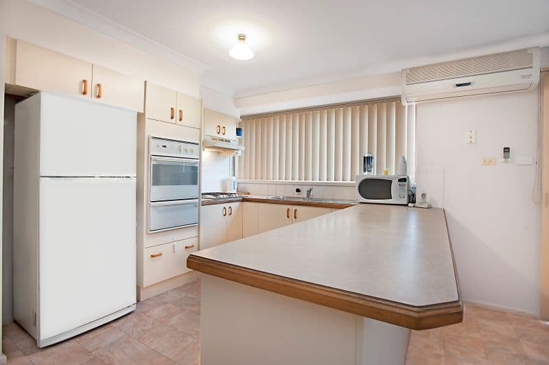 4 Jacaranda Close, ABERGLASSLYN NSW 2320, Aberglasslyn - Thumbnail 2