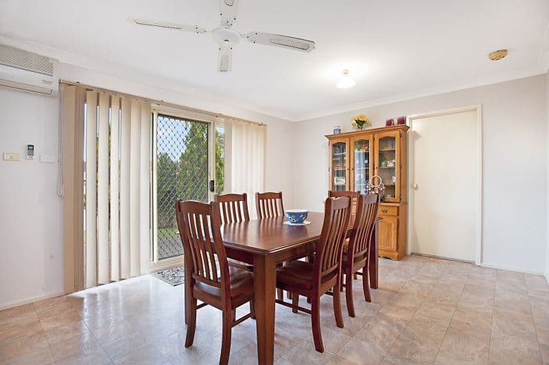 4 Jacaranda Close, ABERGLASSLYN NSW 2320, Aberglasslyn - Thumbnail 3