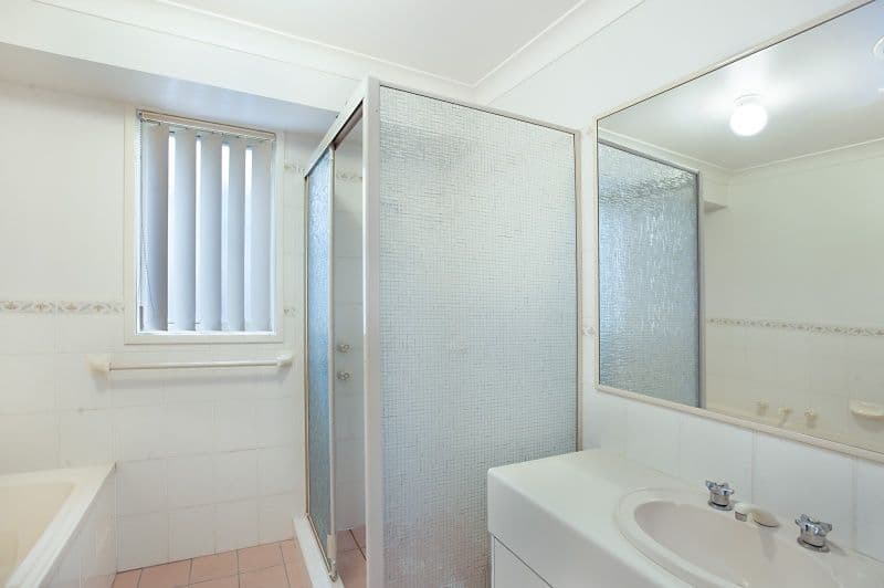 4 Jacaranda Close, ABERGLASSLYN NSW 2320, Aberglasslyn - Thumbnail 5