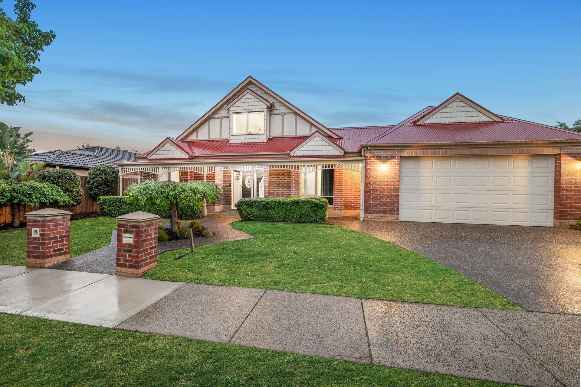 33 Mccubbin Way, Berwick VIC 3806, Berwick - Thumbnail 2