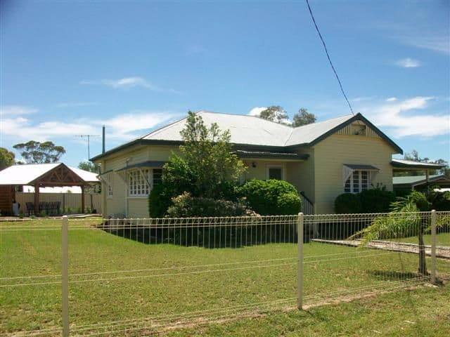 15 Hoffman Street, ROMA QLD 4455, Roma - Thumbnail 2