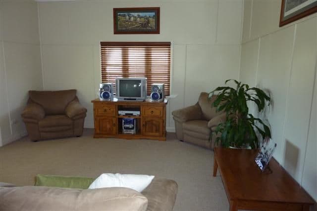 15 Hoffman Street, ROMA QLD 4455, Roma - Thumbnail 3