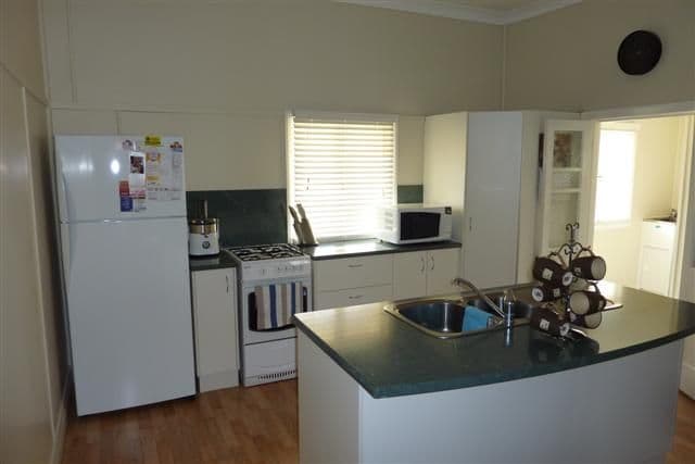 15 Hoffman Street, ROMA QLD 4455, Roma - Thumbnail 5