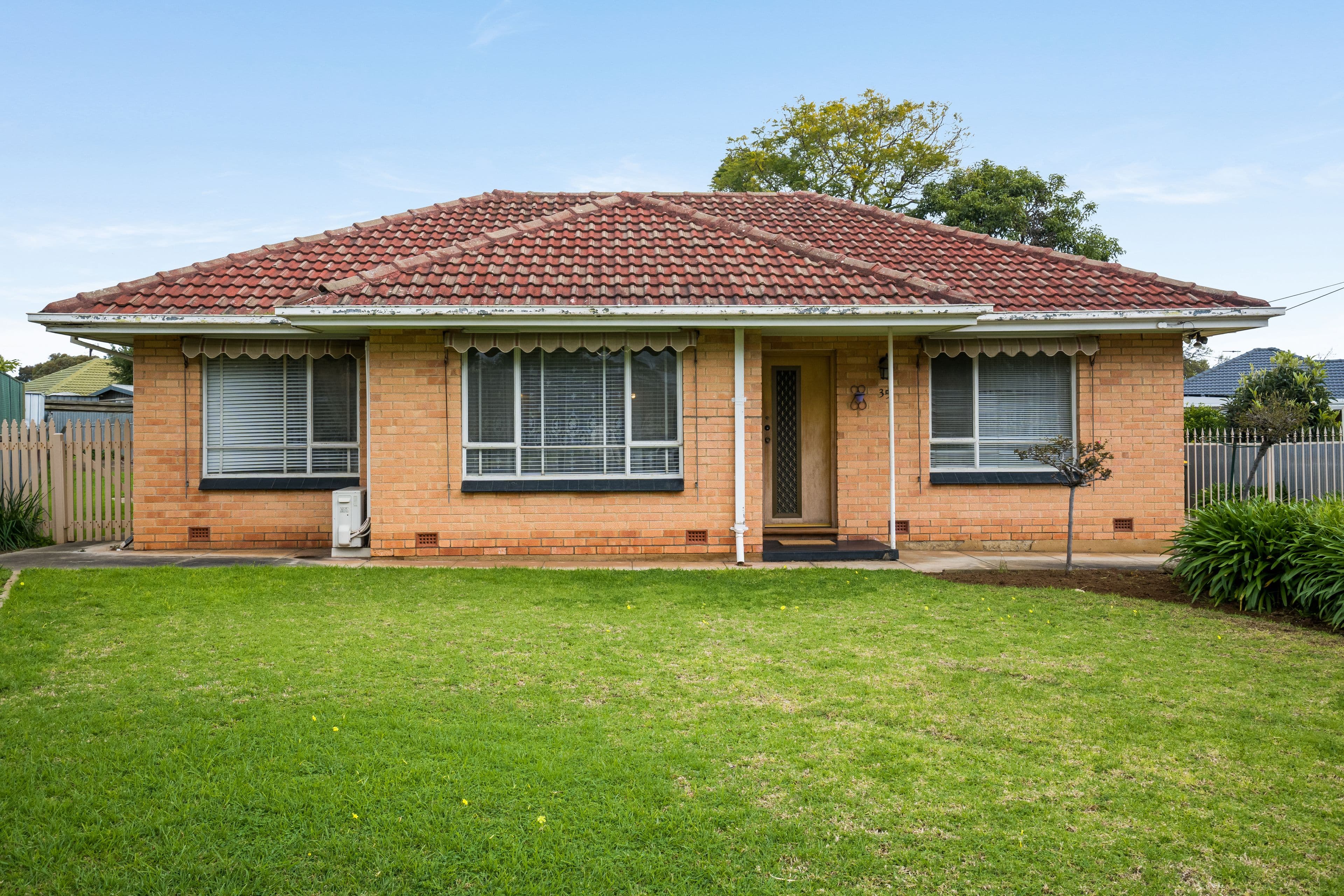 35 Lincoln Crescent, Pooraka SA 5095, Pooraka - Thumbnail 2