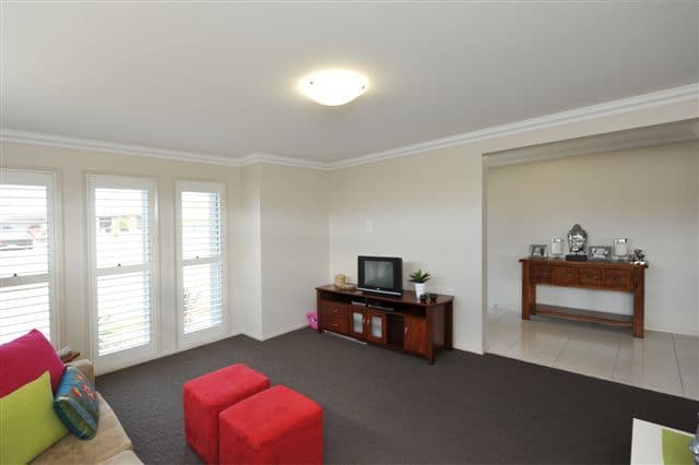 60 Parkridge Drive, WITHCOTT QLD 4352, Withcott - Thumbnail 2