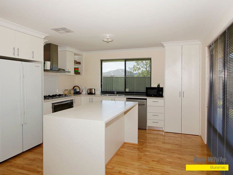 6 Dryden Crescent, AVELEY WA 6069, Aveley - Thumbnail 2