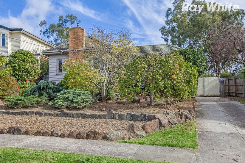 19 Thoona Grove, Greensborough VIC 3088, Greensborough - Thumbnail 2