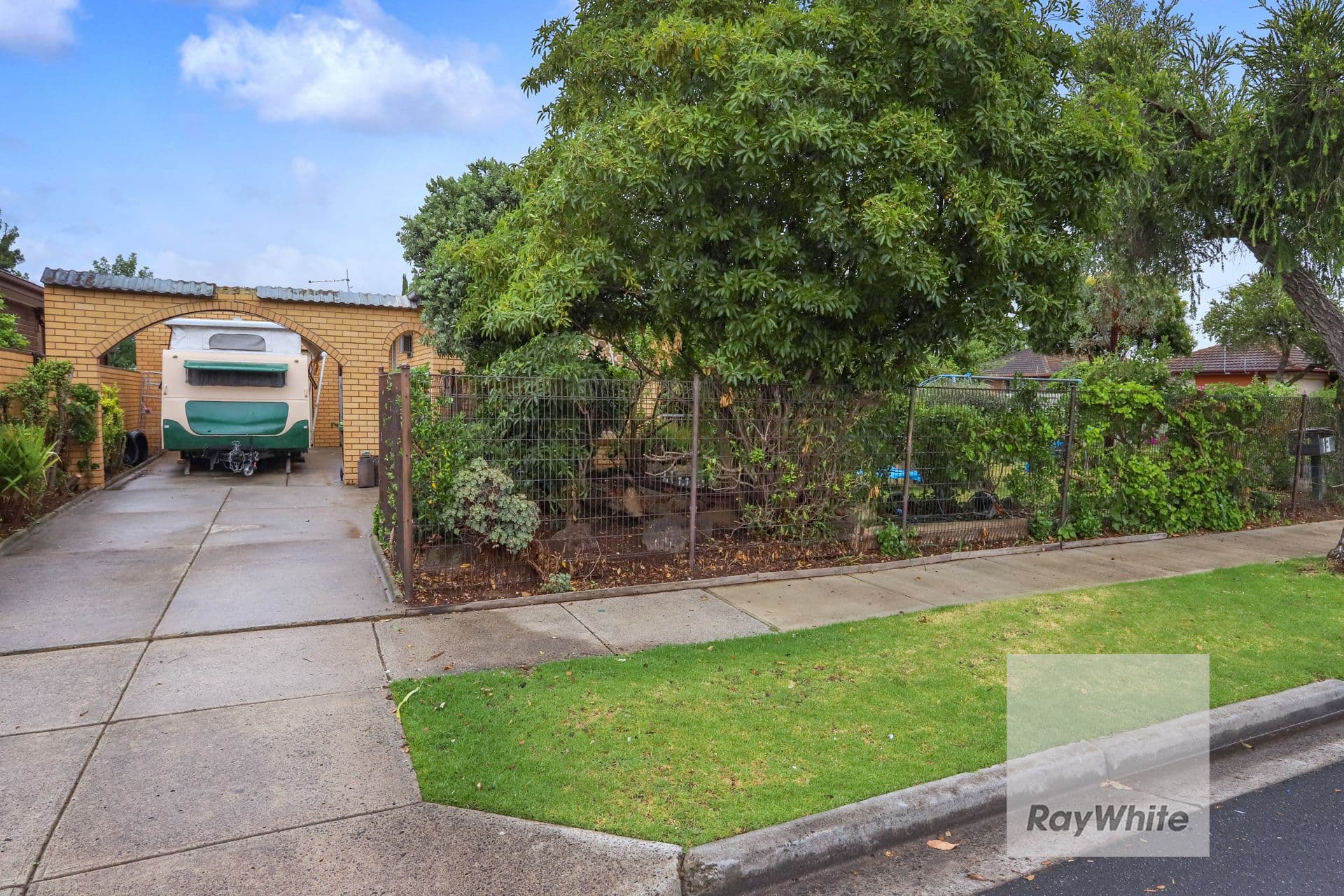 13 Windermere Crescent, Gladstone Park VIC 3043, Gladstone Park - Thumbnail 2