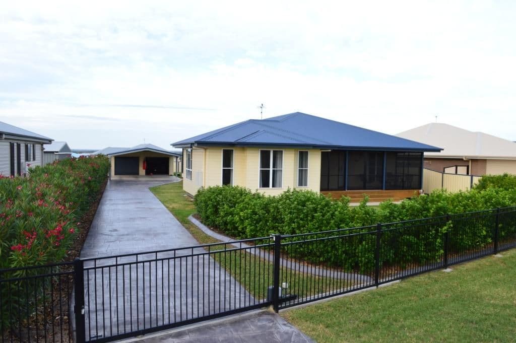9 Lockyer Crescent, ROMA QLD 4455, Roma - Thumbnail 2