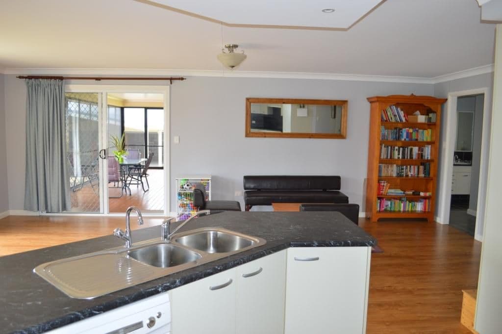 9 Lockyer Crescent, ROMA QLD 4455, Roma - Thumbnail 7