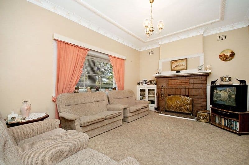 88 The Crescent, CHELTENHAM NSW 2119, Cheltenham - Thumbnail 3
