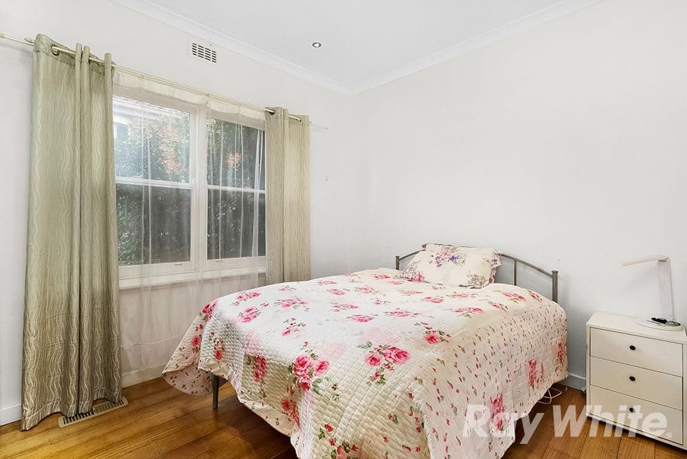 24 Morshead Avenue, Mount Waverley VIC 3149, Mount Waverley - Thumbnail 7